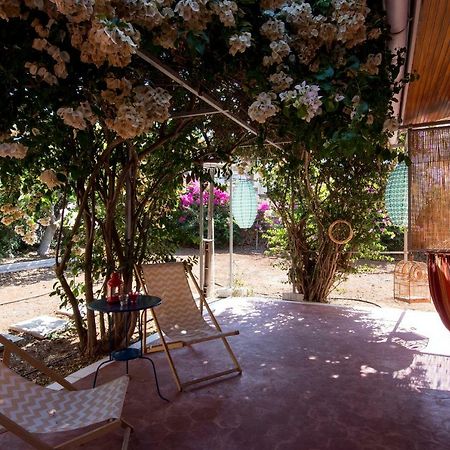 The Boucamviglia Beach House Saronida Exterior photo